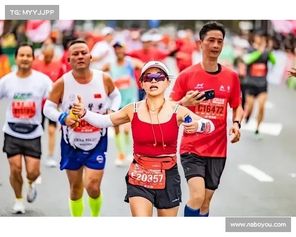 2018年南昌国际马拉松赛事盛大举行展现城市活力与体育风采